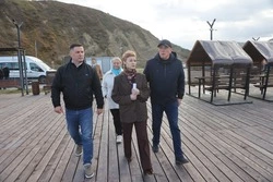 В Томаринском районе обустроили комфортную набережную