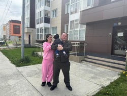 В Сахалинской области еще одна семья участников СВО приобрела квартиру благодаря льготной ипотечной 