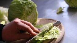 Вкусно, сытно и постно: запеченная капуста в духовке за 15 минут  