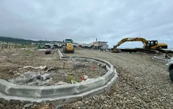 Благоустройство набережной  в городе Томари продолжается