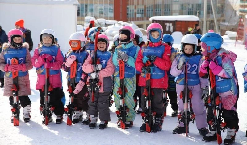 Около тысячи сахалинских школьников бесплатно освоят лыжи и сноуборд