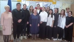 Участник СВО на встрече с волонтерами рассказал, как защищает страну
