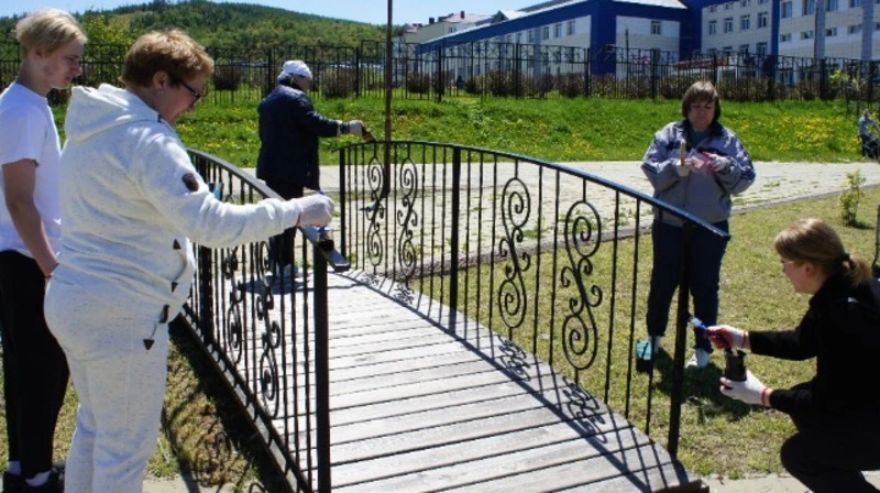 СУББОТНИК В СКВЕРЕ «МОЛОДЁЖНЫЙ»