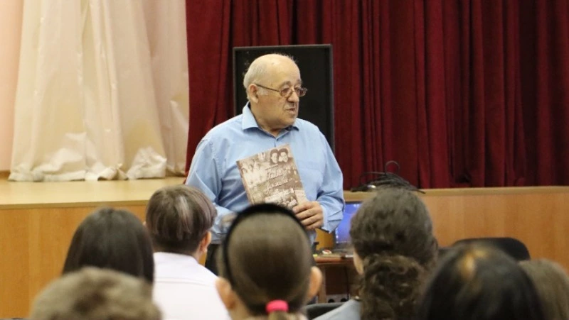 Состоялась встреча учащихся школы № 2 с Акмаловым  Геннадием Камаловичем