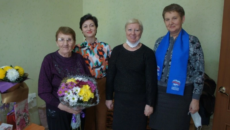 Жительницу города Томари  поздравили с 90-летним юбилеем