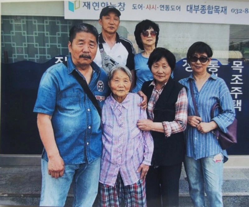 100 лет  - за достойно  прожитые годы