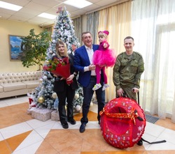 Губернатор Валерий Лимаренко исполнил новогодние мечты троих участников акции «Елка желаний»
