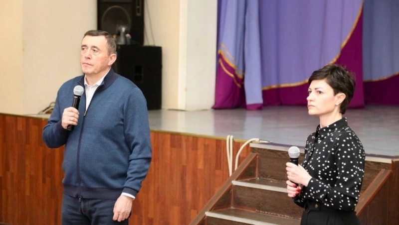 Губернатор Сахалинской области провел встречу с жителями Томаринского района