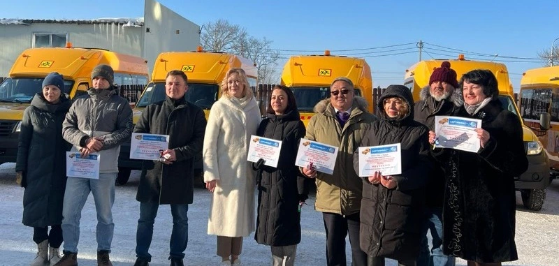 Сахалинские школы получили новые автобусы