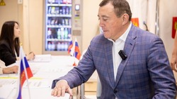 Губернатор Сахалинской области проголосовал на выборах президента РФ