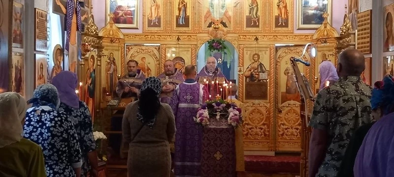 Престольный праздник Воздвижения Креста Господня торжественно встретили в Томари