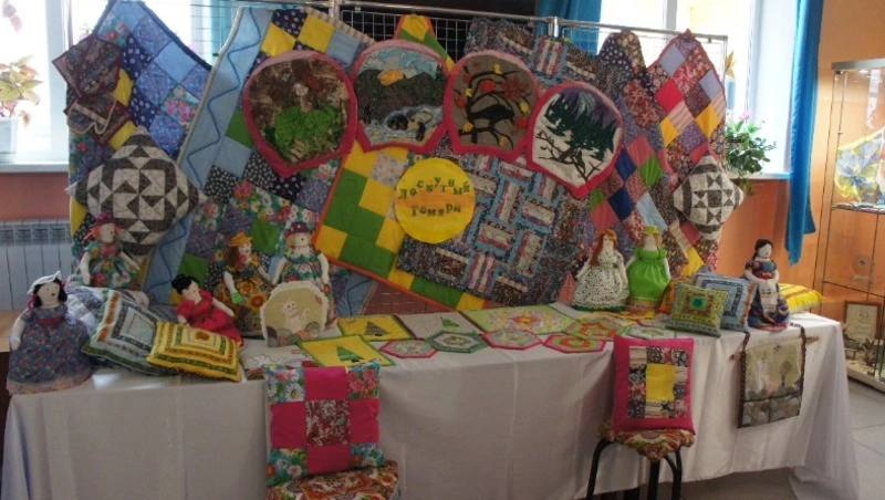 В районом Доме культуры проходит выставка по лоскутному шитью «Берегиня» 