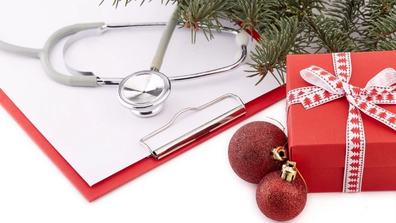 Представители Всероссийской партии «Единая Россия» поздравили работников медицины с Новым годом