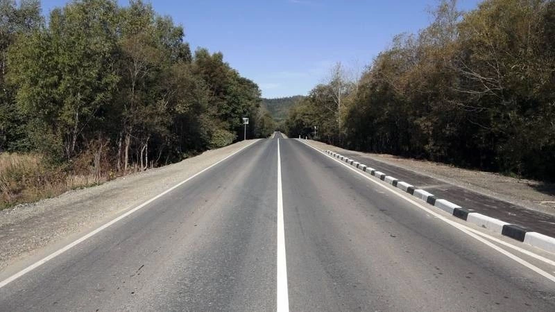 Важную дорогу на юге Сахалина покроют асфальтом к 2023 году