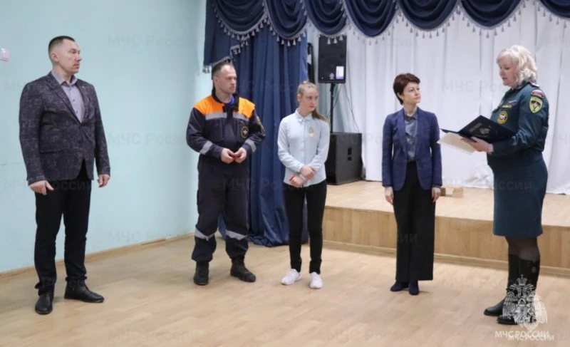 Юную школьницу из села Пензенское наградили  медалью 