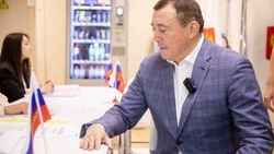 Губернатор Сахалинской области проголосовал на выборах президента РФ