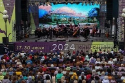 Спектаклем с участием Миронова и Урсуляк открылся театральный фестиваль на Сахалине